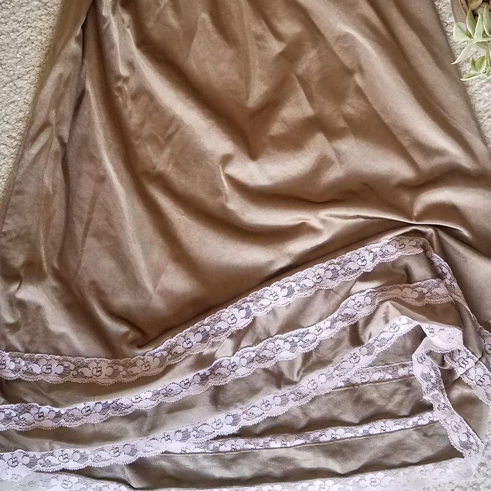 🔴SOLD🔴 Vintage hand dyed half slip - Picture 2 of 5
